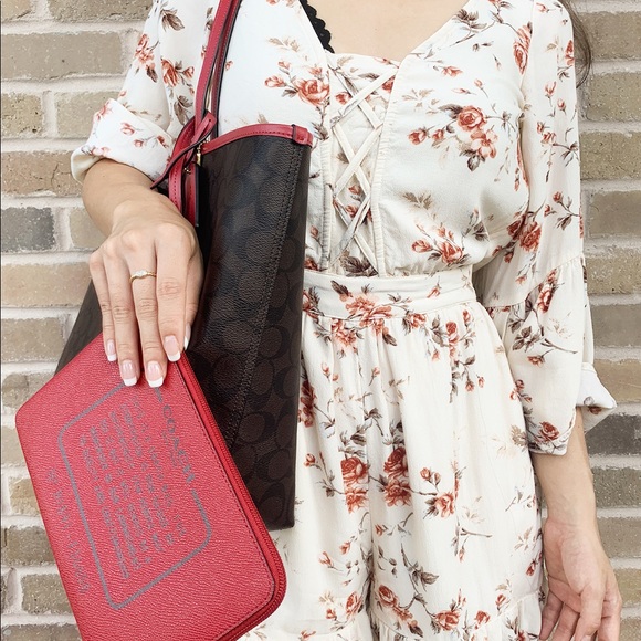 Coach Signature Reversible city tote - Picture 5 of 8